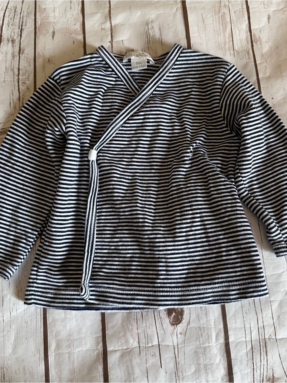Kissy kissy black striped wrap
Top vguc 6/9